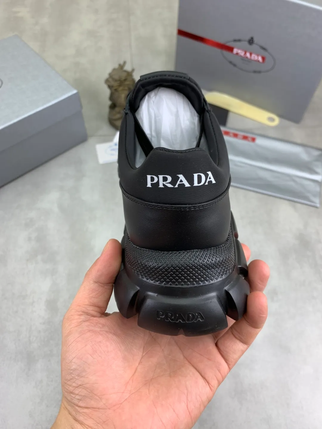 Men's men's shoes 💰P560💰[New style] High version official website popular models are on the market, 🆘 Classic popular models (Prada) are the main popular models, avant-garde and versatile fashion men's shoes private version mold opening, cowhide surface splicing 1:1.. Fashionable and simple, original imported cowhide lining cowhide feet; the atmosphere and personality are more fashionable, eye-catching and pursuing class. It will subvert the old idea and be a must-have for fashion trendsetters with you! Must keep it for yourself! Tall and comfortable, large and low, high-end quality workmanship. Code number: 38-44 (45 46 customized) 4️⃣ colors available.